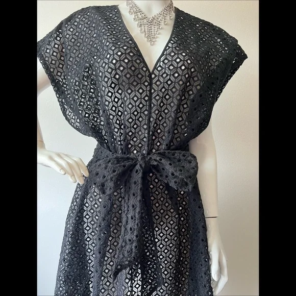 BANANA REPUBLIC Eyelet Dress with Tie Belt - Picture 3 of 10